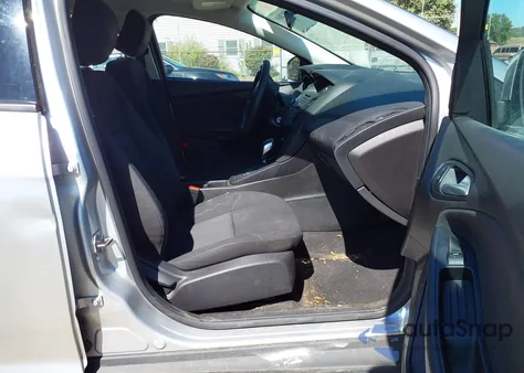 2016 Ford Focus Se z USA, uszkodzony, nr VIN 1FADP3F28GL312346